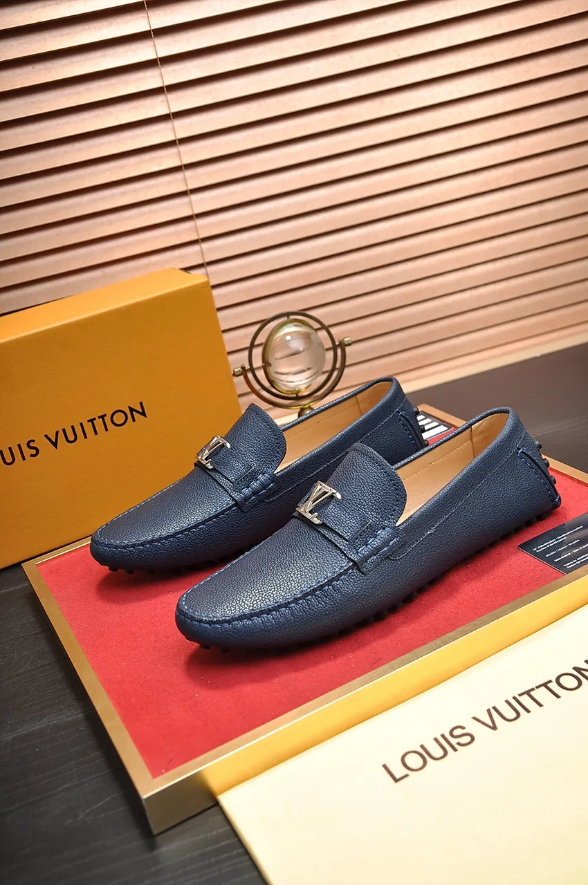 Men's men's shoes 💰420💶 [LV Doudou shoes] (water-dyed cowhide lining) new model is on the market, available on the official website. The new Doudou shoes are processed into single-color materials, and the uppers are made of imported horsehide leather. The body of the shoe is fully hemmed with mark thread, and is lined with imported original cowhide leather. The elegant shoe shape is super suitable for all-matching, and the size is 38-44.